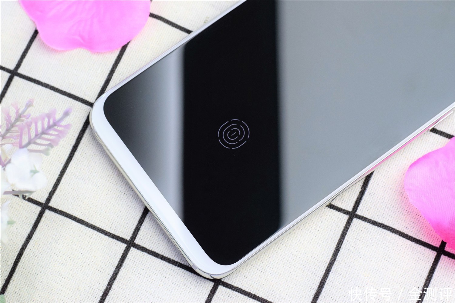 贴了钢化膜之后,魅族16th Plus的屏下指纹这样