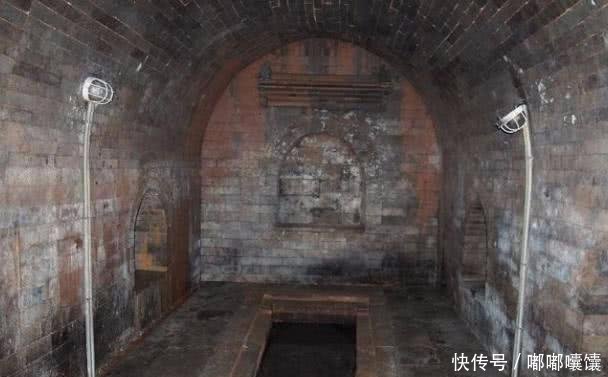 朝合葬墓,棺材在水中漂浮600年,为打捞挖平半