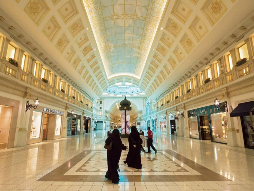 世界上最“怪”的桥，突然消失在海面上，司机出来后到了其他国家