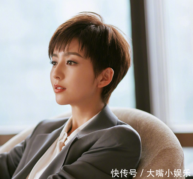 佟丽娅男人装霸气十足,像个假小子,网友:怪不得