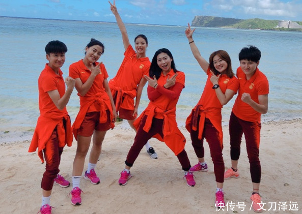 女足最美队长吴海燕,关岛晒女足照片,曾调侃王