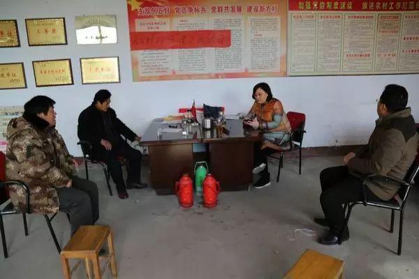 王鹏镇长督导村委会换届选举工作