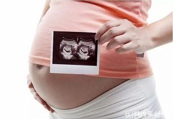 怀孕六个月做四维,医生说宝宝有问题,让我做好