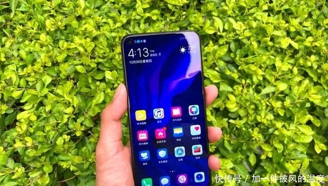 华为nova4评测:高颜值+极点全面屏!Nova3降价