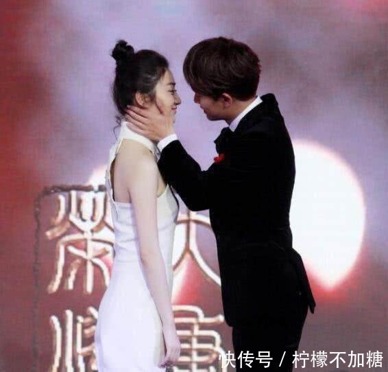 景甜最想删除的几张照片,最后一张直接被抱起