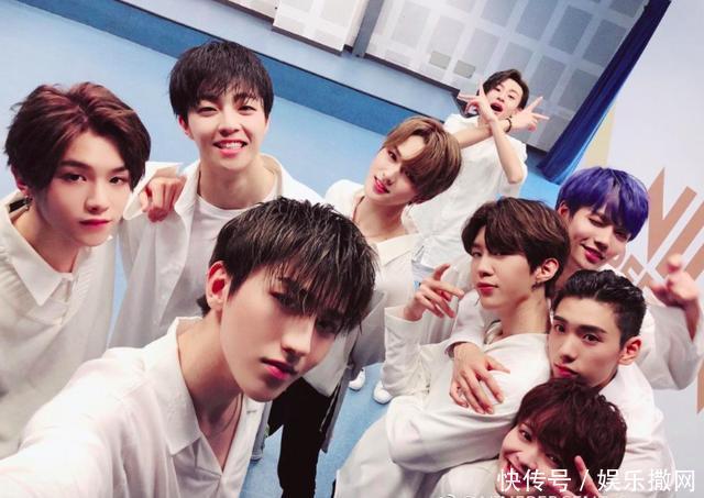 蔡徐坤穿背带不内搭,范丞丞碎刘海大圆脸