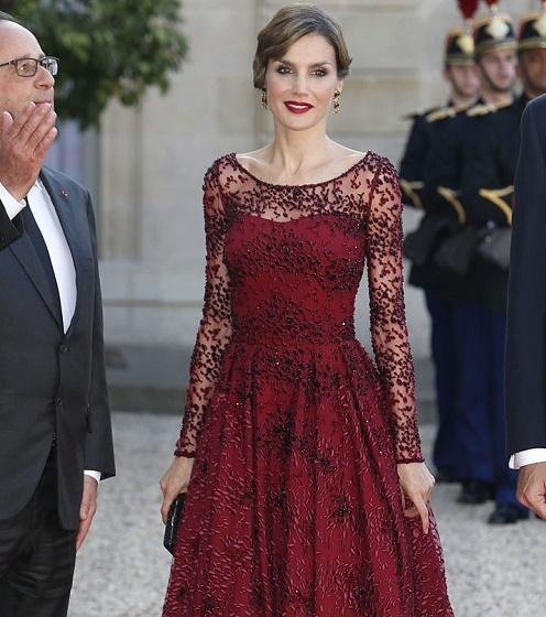 凯特王妃遇上西班牙王后,同穿酒红色连衣裙撞