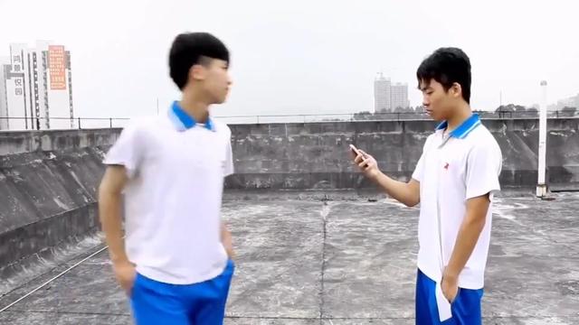 《夏至未至》学生上课捣乱 班主任暴怒扔粉笔