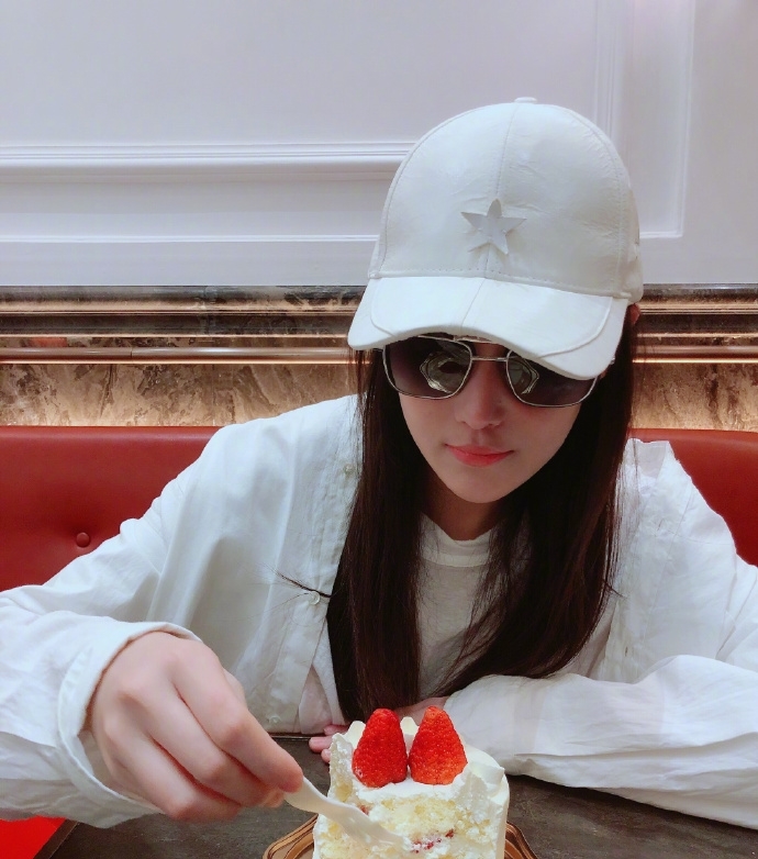 张馨予狂吃奶油蛋糕却被喊话小心妊娠糖尿病,