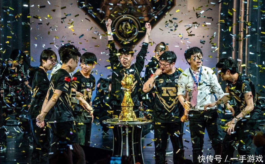 UZI的卡莎在小组赛拥有无敌的表现,为什么KZ还