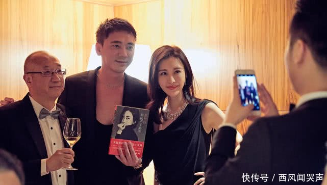 67岁王石近照,二婚娶小30岁娇妻,网友:这才是人