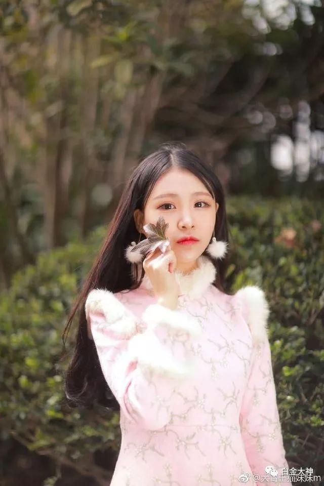 女网红低俗炒作无下限,在直播中作死骂易烊千