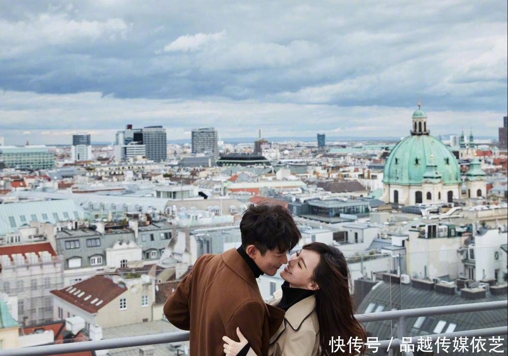 唐嫣罗晋公开晒婚纱照, 八张照片三张都在KIS