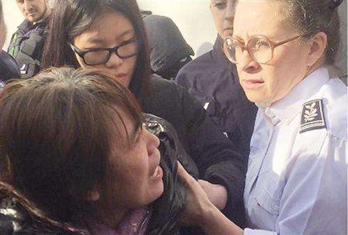 【转】北京时间 身份不代表正义!旅法中国人遭警察枪杀后60小时 - 妙康居士 - 妙康居士~晴樵雪读的博客 【转】北京时间 身份不代表正义!旅法中国人遭警察枪杀后60小时 - 妙康居士 - 妙康居士~晴樵雪读的博客