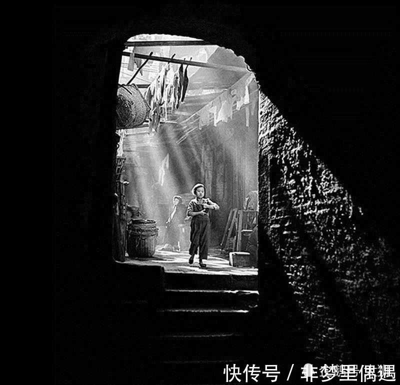香港50年代的黑白老照片,你也许不会想到这里