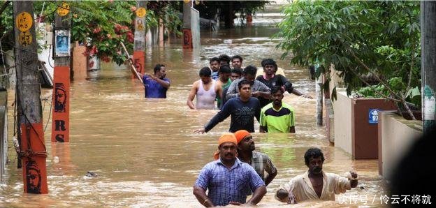 印度暴雨灾情持续恶化 7月以来已致900人死亡