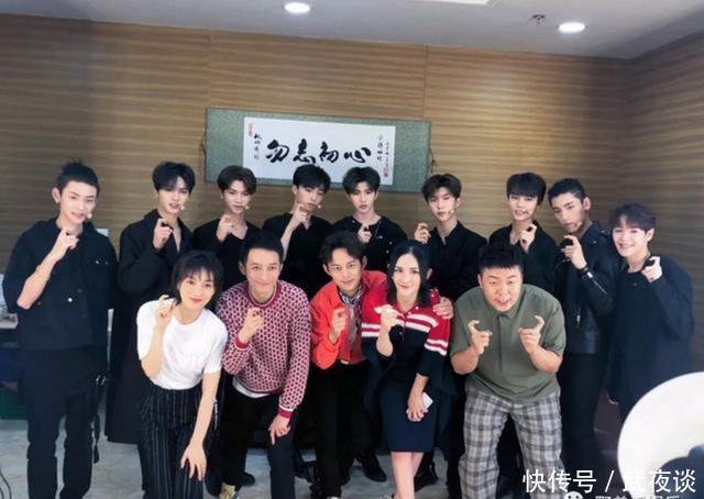 百分九组合晒《快本》合照,蔡徐坤身高成亮点