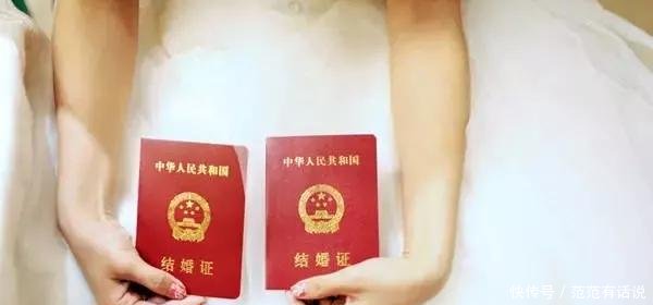 四川一女子自带照片领结婚证被拒 工作人员 下