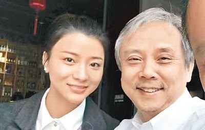 著名演员父女恋失败告终,小娇妻为家产放弃女儿抚养权 澳门新金沙手机版
