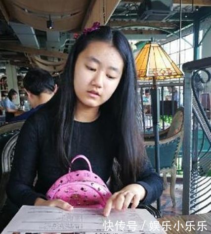 资助1百多名穷困学生,死后却无钱下葬,5年后妻子驾车被砸身亡