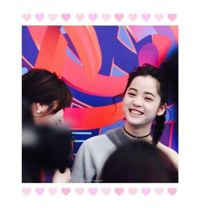 你只看到欧阳娜娜衬衣不系扣,网友还注意到了