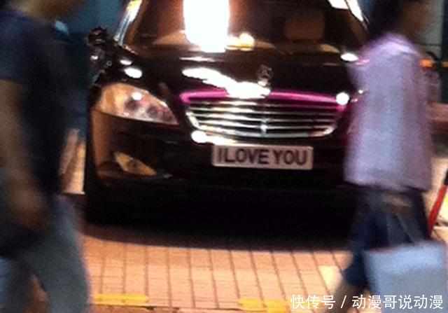 车牌全是英文价值140万这辆丰田埃尔法火了,车