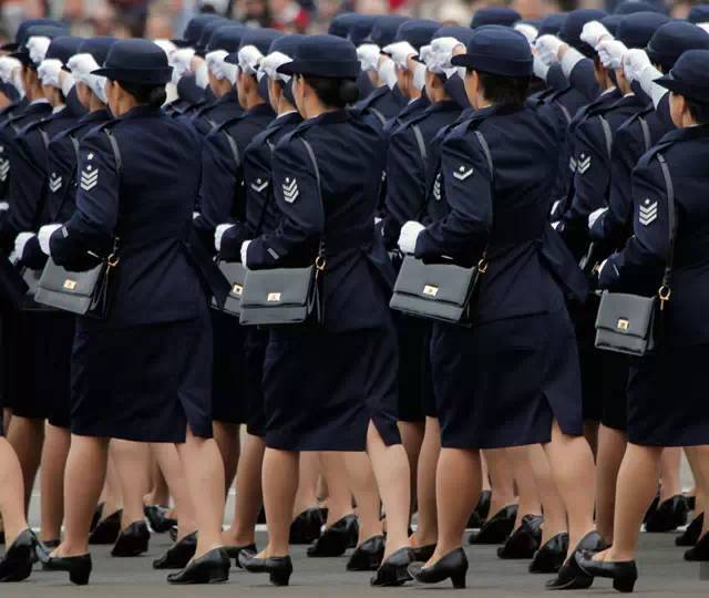 不爱红妆爱武装:全球巾帼大检阅