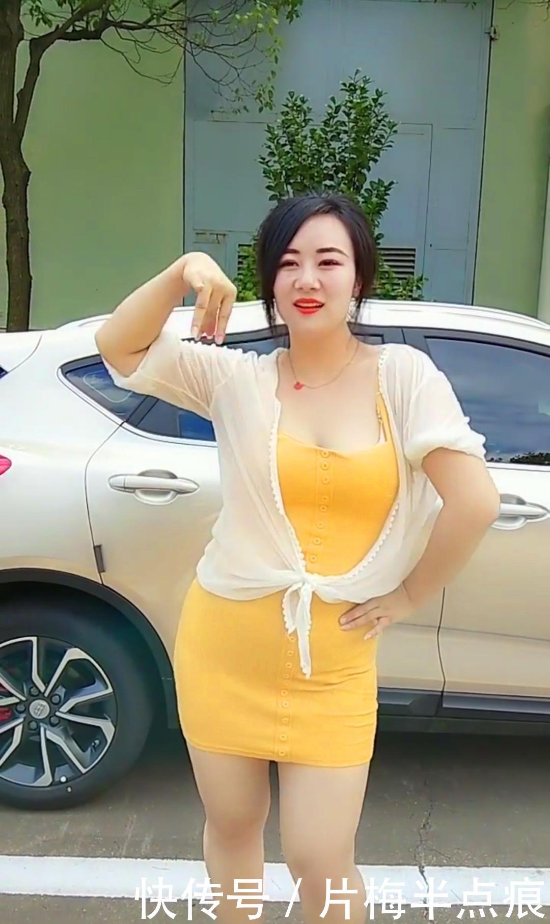 潮流最前线:户外直播舞蹈的小阿姨,熟女级身材显丰腴感 世界著名赌博公司