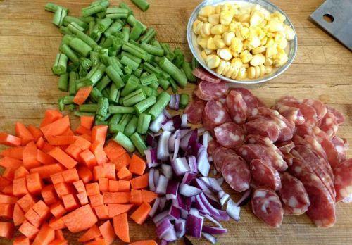 抖音同款腊肠焖饭,简单易学又美味,解决孩子