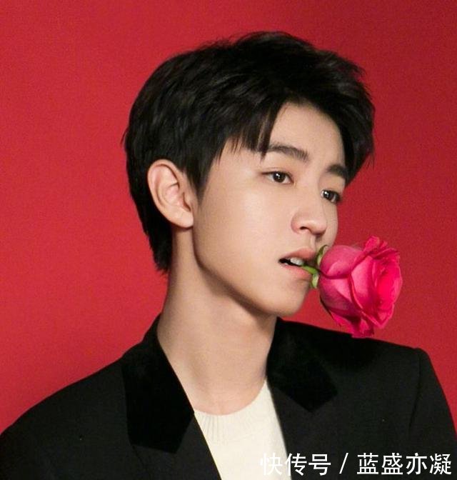 王俊凯乖乖仔人设崩塌 为粉丝回怼同机乘客,