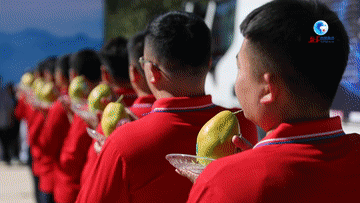 t01a308bdbf59c7e241.gif?size=360x203