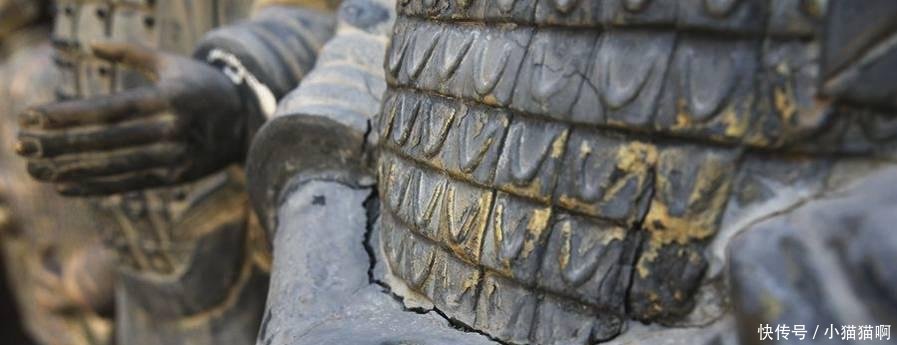 一家四口新年看兵马俑后, 女童被路边山寨兵马