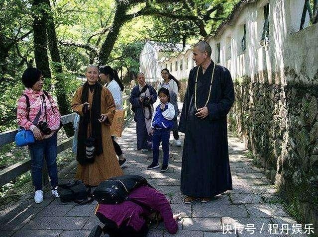 中国第一帅和尚,身高1米9,,天生佛像,很帅