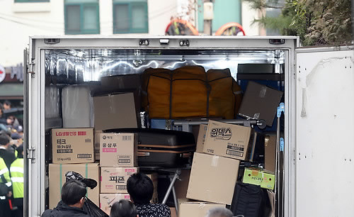 朴槿惠搬离青瓦台返回私宅 临行前与幕僚道别 - 平淡无奇 - 平淡无奇博客 朴槿惠搬离青瓦台返回私宅 临行前与幕僚道别 - 平淡无奇 - 平淡无奇博客