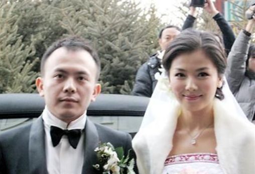 刘涛曾苦恋他多年，分手后惨遭破产，苦求复合无果如今身家不输王珂
