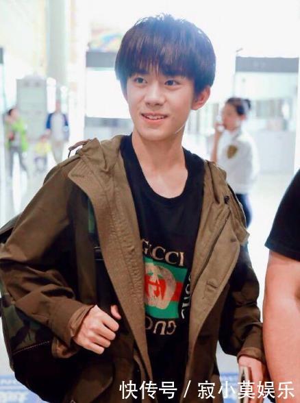 易烊千玺近六千元鞋子被踩脏,随后下意识说出