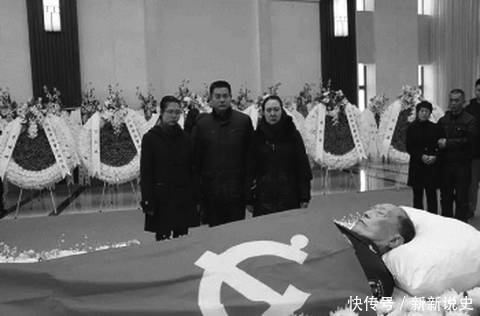 他是统领千军的铁血将军,因一张98年抗洪落泪照,感动无数中国人