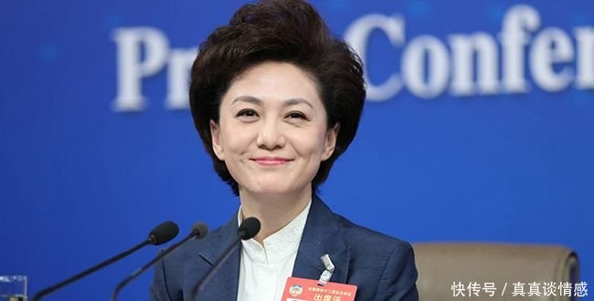 46岁,长相清纯漂亮的海霞成了新闻联播一道靓