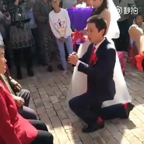 "岳父大人在上,请受小弟一拜"