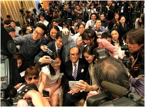 世纪告别!李嘉诚正式\"退而不休\",李泽钜子承父业掌长和帅印