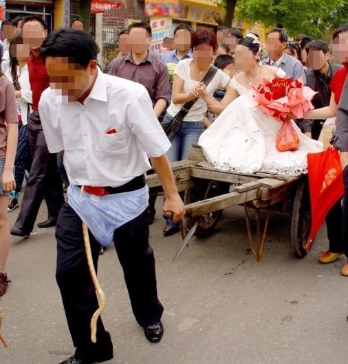 中国式闹婚惹外媒热议 到底是习俗还是恶俗?