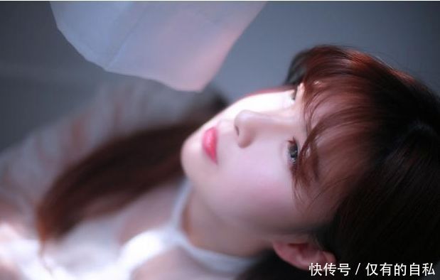 母亲生病我照顾半年,房子拆迁她把钱全部给了嫂子,我笑着流泪