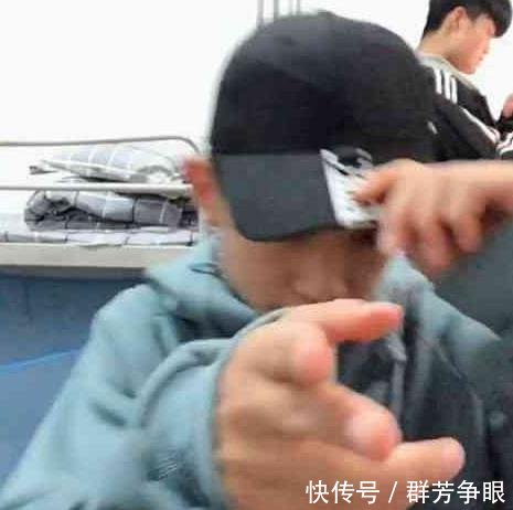 甩头发哥 t01ad0e8e7602fcffac.jpg