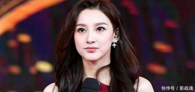 女主持人走秀时时装意外滑落,霸气回复我这辈内裤透明内衣秀情趣图片