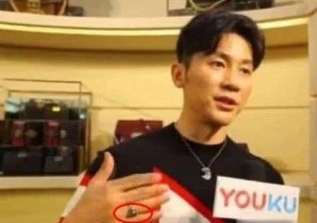 范冰冰与李晨最新消息!大黑牛摘下戒指,瘦成