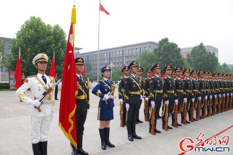 八一前夕:探秘三军仪仗队女兵中队 - 周公乐 - xinhua8848 的博客