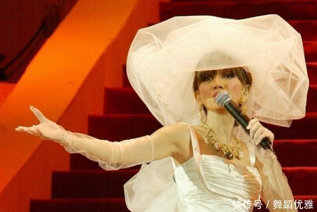 梅艳芳的最后一场演唱会,穿上婚纱渴望嫁人,穿