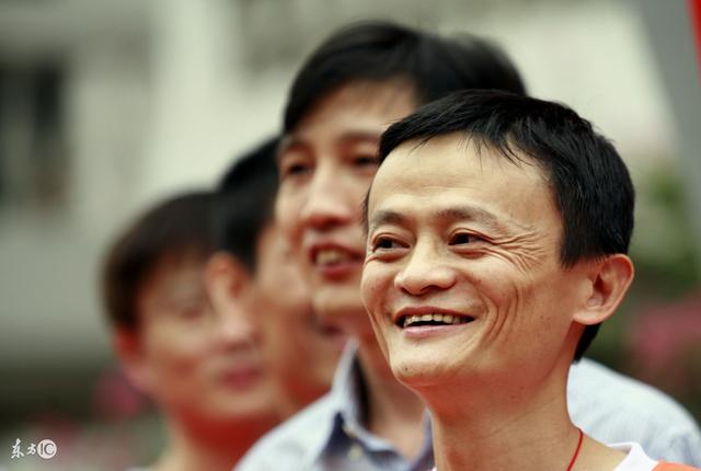 如果在蚂蚁借呗借一万元?去蚂蚁财富买基金有