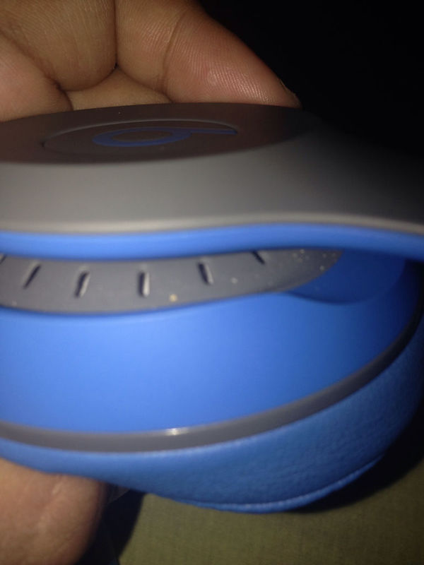 beats solo2耳机耳罩和外面那一层中间的间隙