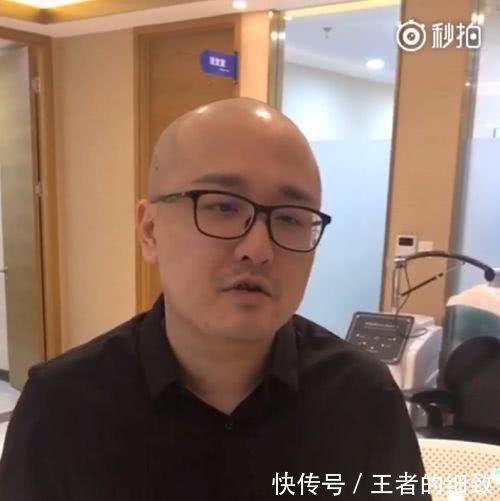 笑笑离婚事件后欲回重庆发展,深夜现身看《复